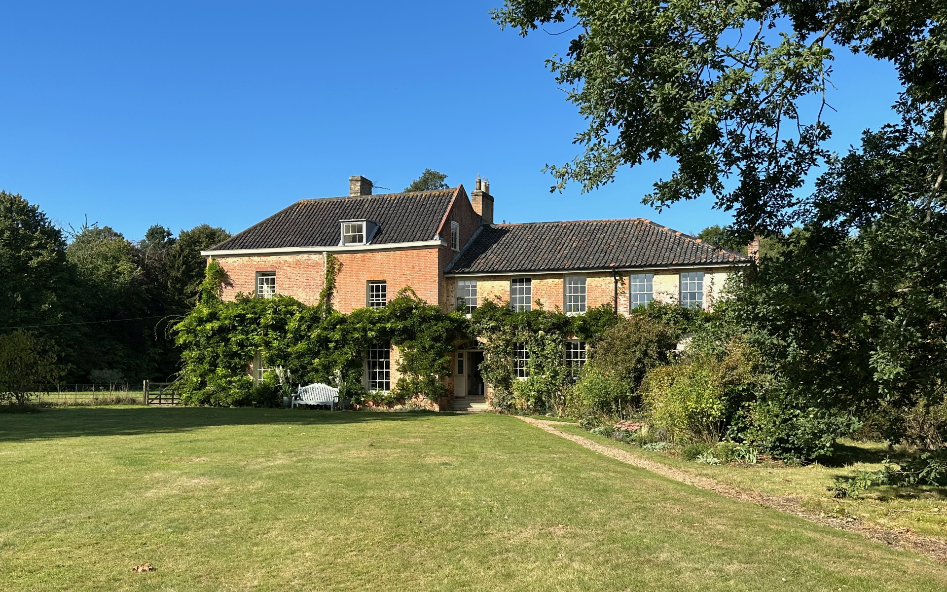 Paul Bradley Ltd, Architecture